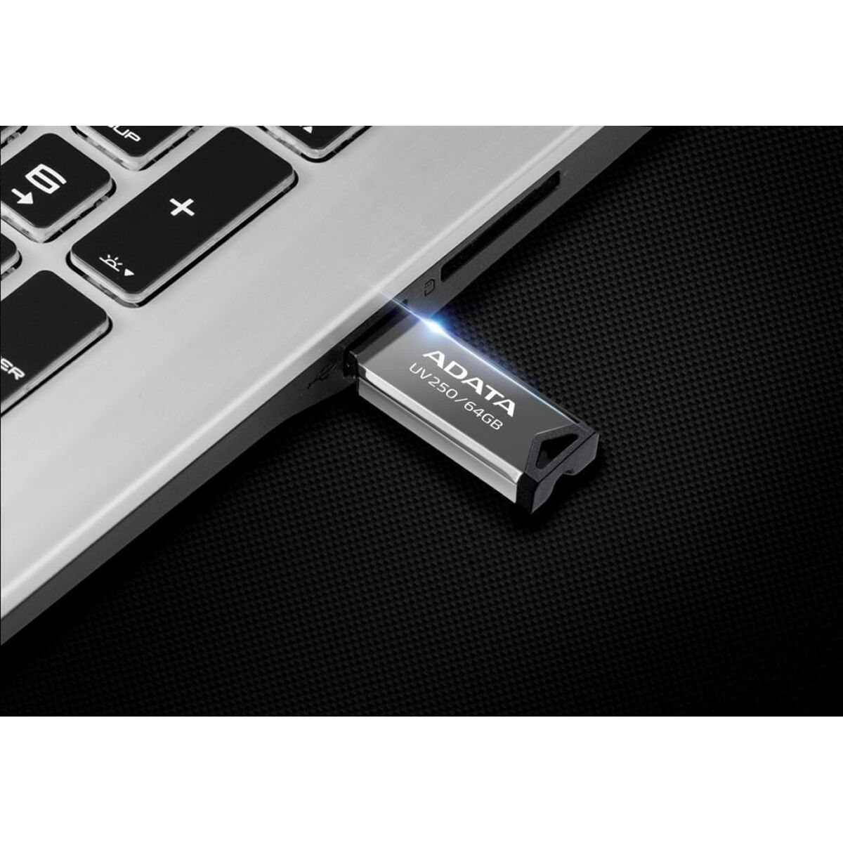 USB flash disk Adata UV250 Stříbřitý 32 GB
